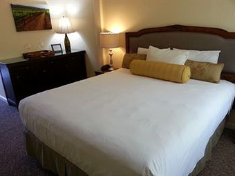 Posada The Vendange Carmel Inn & Suites