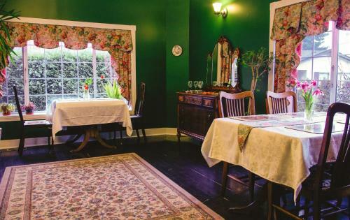 Holmesdale House Bed And Breakfast