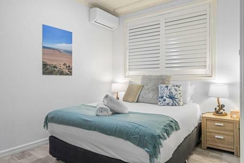 Blissful Beachfront Pad / Blue Bay