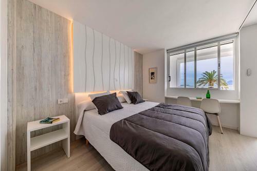 Beachfront Apartment Sivella Mar