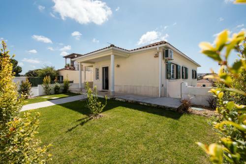 Villa Moradia De 3 Quartos Com A/c E Estacionamento