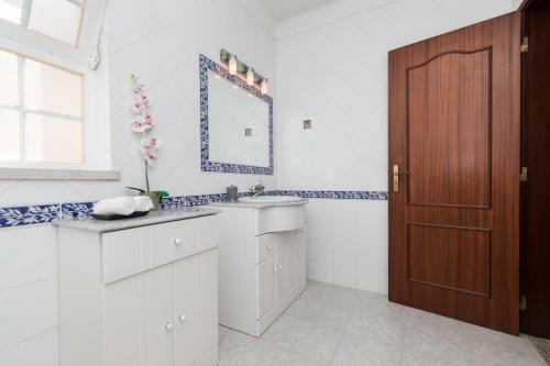 Villa Moradia De 3 Quartos Com A/c E Estacionamento