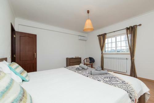Villa Moradia De 3 Quartos Com A/c E Estacionamento
