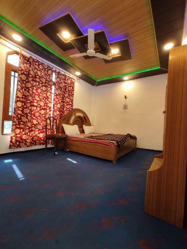 Hostal Young Bombay Guest House