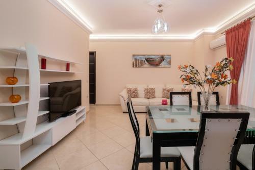 Apartamento Taso's Modern House!