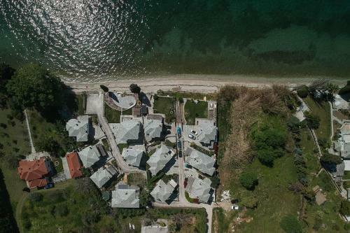 Iloi?s Villa In Peaceful Village W. Private Beach