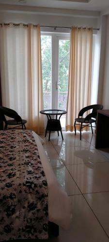 Hostal The Aviraj Inn