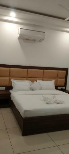 Hostal The Aviraj Inn