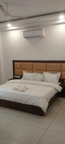 Hostal The Aviraj Inn