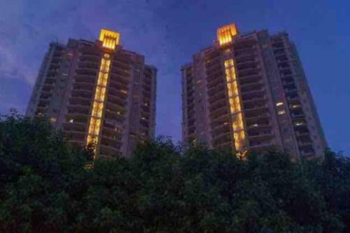 Pool View Beautiful Apartment In Delhi, Noida