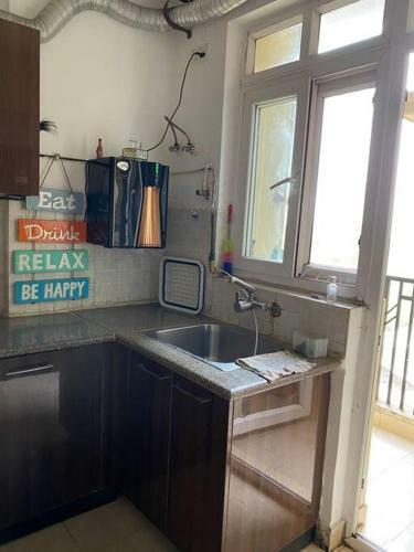Pool View Beautiful Apartment In Delhi, Noida
