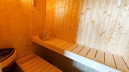 Hostal A 2 Passi Dal Lago - Guest House E B&B