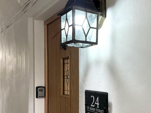 Pass The Keys Beautifully Presented 3br Luxury Apartment
