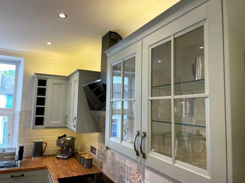 Pass The Keys Beautifully Presented 3br Luxury Apartment