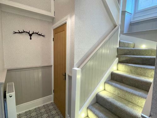 Pass The Keys Beautifully Presented 3br Luxury Apartment