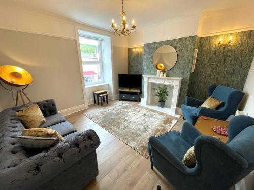 Pass The Keys Beautifully Presented 3br Luxury Apartment