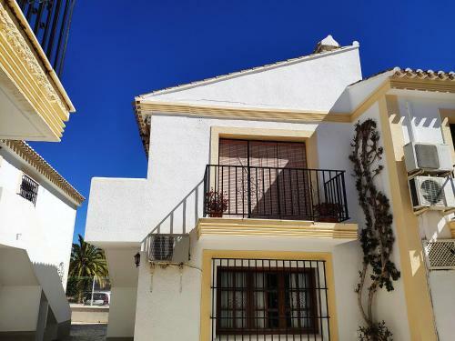 Sunny Coastal 1 Bed Apartment - Vera Coast: 2mins To Beach