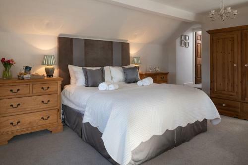 Beautiful Farmhouse Overlooking Conwy River