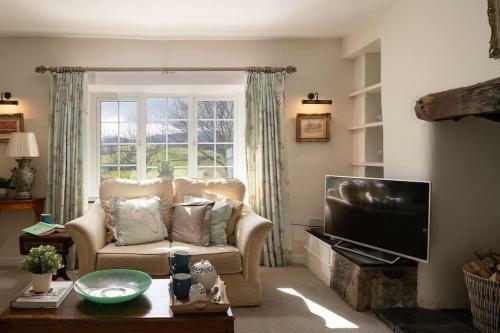 Beautiful Farmhouse Overlooking Conwy River