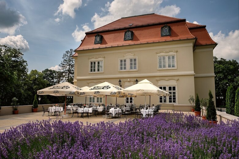 La Contessa Castle Hotel