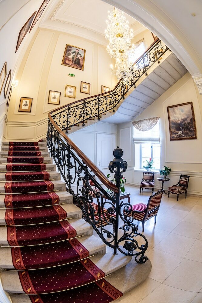 La Contessa Castle Hotel