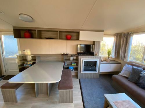 Lovely 2-bed Water Park Caravan Apartment