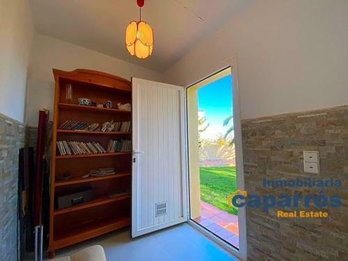 Chalet Con Piscina En Moj�car Playa