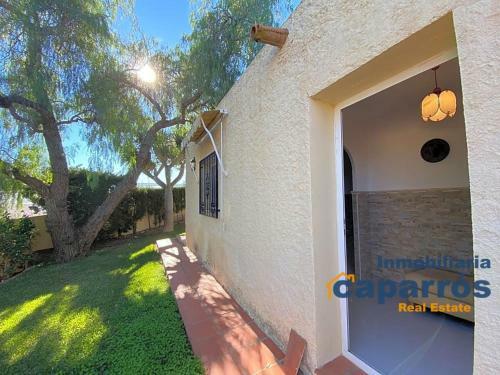 Chalet Con Piscina En Moj�car Playa