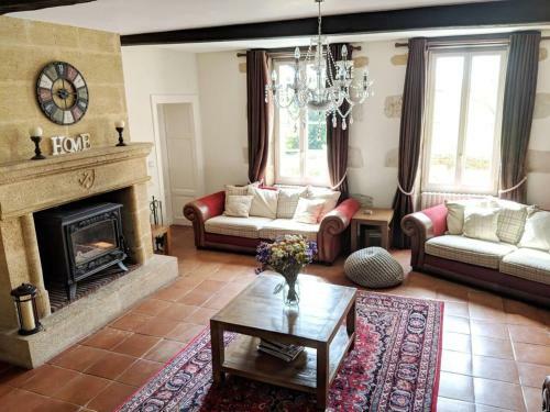 Stunning 7-bed Vineyard Masters House In Dieulivol