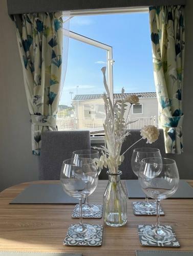 Charming 2-bed Cottage In Morecambe