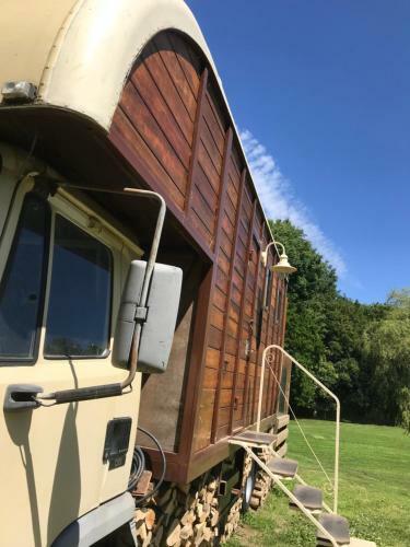 Anna, The Mahogany Horsebox