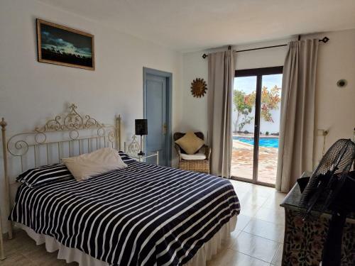 Inviting 3-bed Villa In Playa Blanca