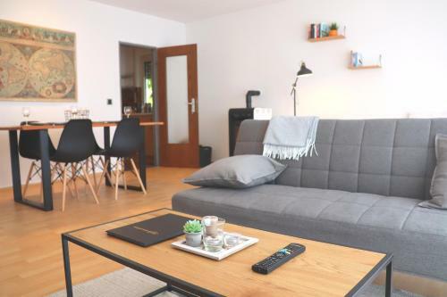 Cozy Apartment Mit Sonnenterrasse, Ofen & Netflix