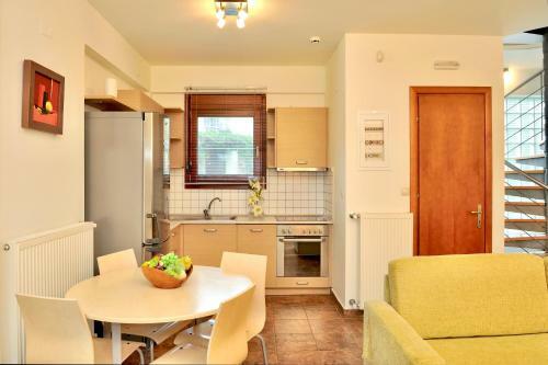 Aparthotel Polyastron Villas & Suites