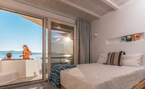 Apartments Enosis, Triton