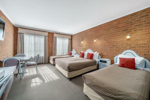 Heritage Motor Inn