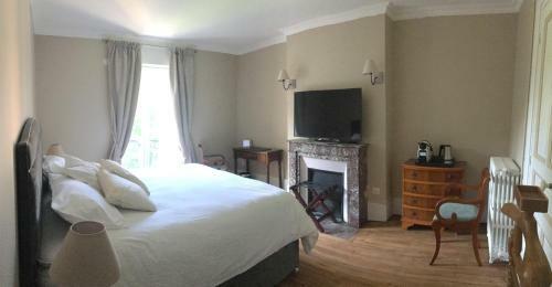 Bed & Breakfast Ch�teau De Corcelle - Chambres Et Table D'h�tes