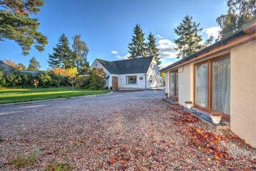 Charming 2-bed Cottage In Inverness