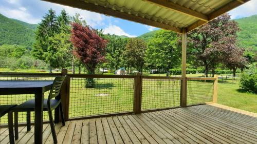 Village de Chalets Du Camping Le Valserine