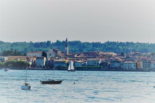 Unique Boat & Breakfast In Lake Maggiore