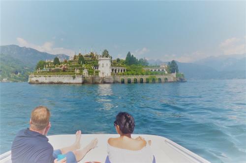 Unique Boat & Breakfast In Lake Maggiore