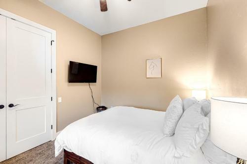 Horseshoe Bay Getaway