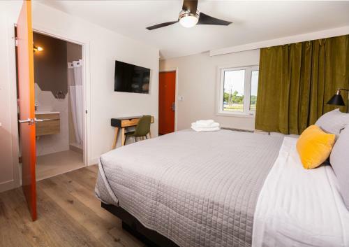 Hotel 4411 Inn & Suites