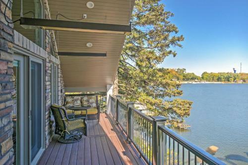Waterfront Black Hawk Home Game Room And Boat Dock!