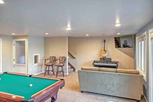 Waterfront Black Hawk Home Game Room And Boat Dock!
