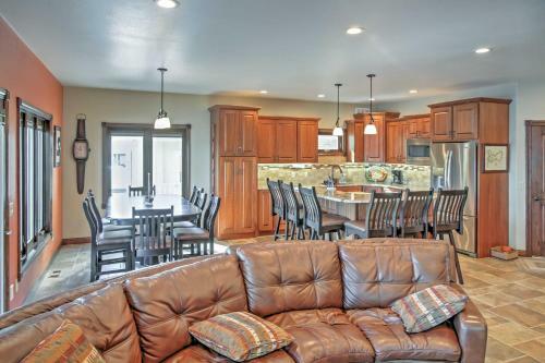 Waterfront Black Hawk Home Game Room And Boat Dock!