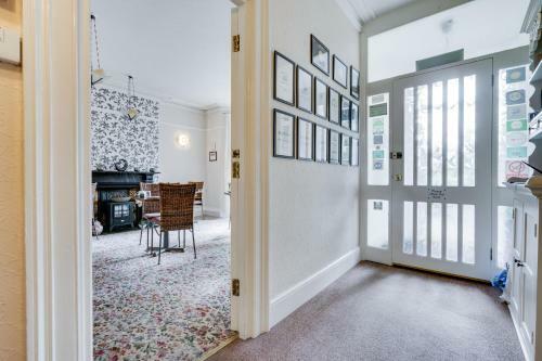 Hostal Ferndene Guest House