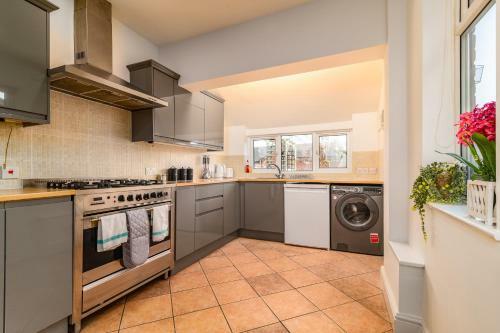 Apartamento Modernised Northampton House With Garden By Comfy Workers