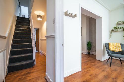 Apartamento Modernised Northampton House With Garden By Comfy Workers
