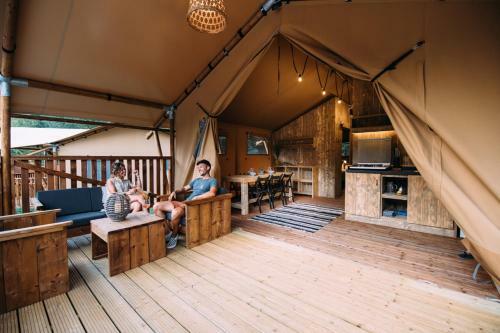 Can Bora Lodges